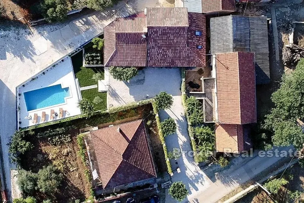 Casa in pietra con piscina vicino a Zara