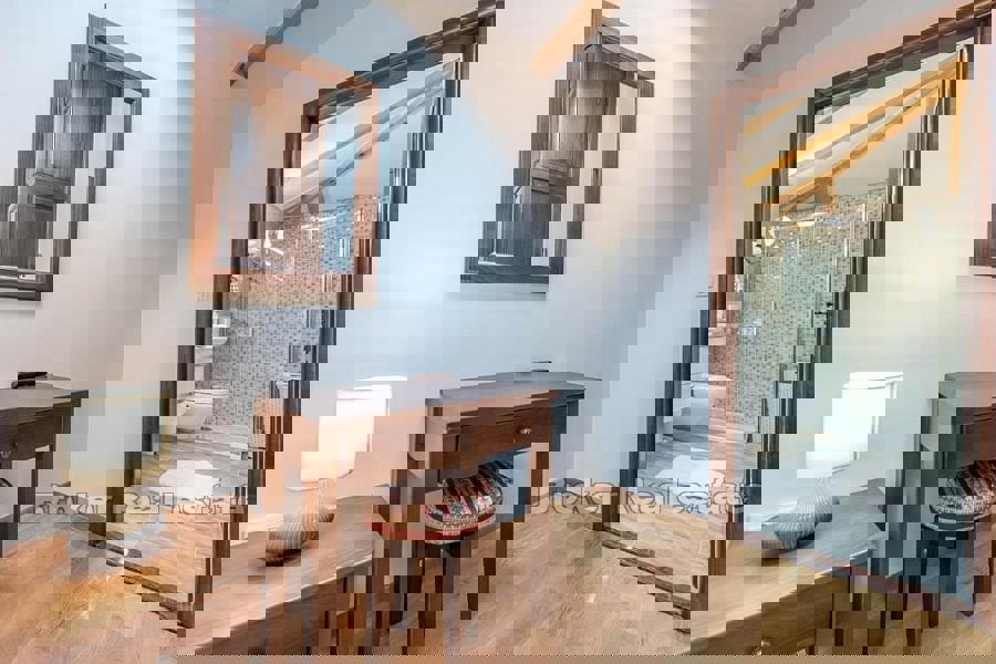 Casa in pietra con piscina vicino a Zara