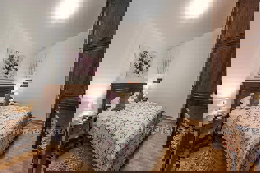 Casa in pietra con piscina vicino a Zara