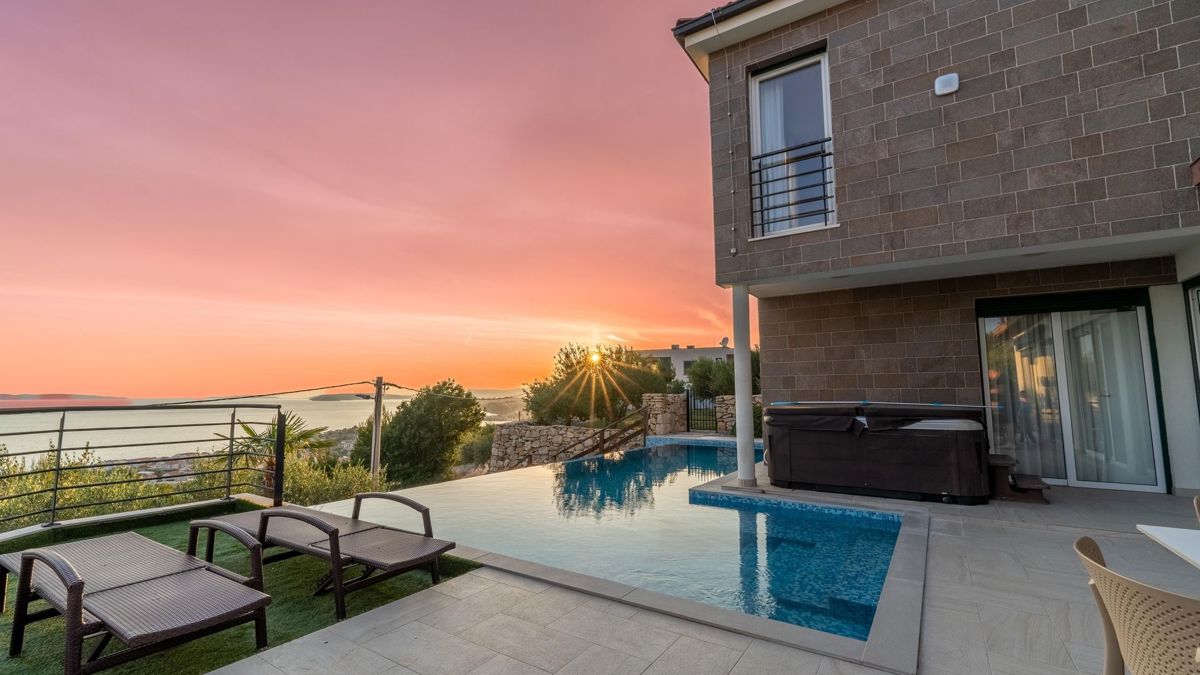 Due belle ville con vista panoramica sul mare