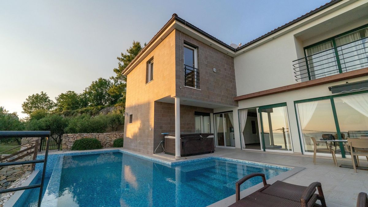 Due belle ville con vista panoramica sul mare