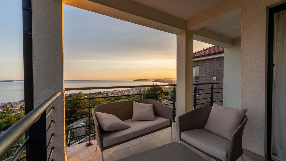 Due belle ville con vista panoramica sul mare