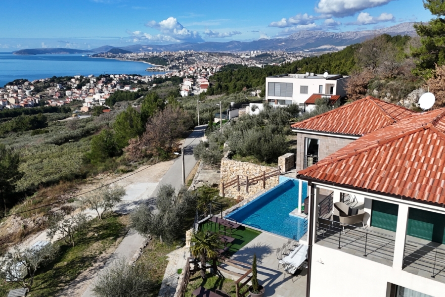 Due belle ville con vista panoramica sul mare