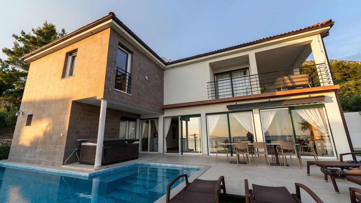 Due belle ville con vista panoramica sul mare