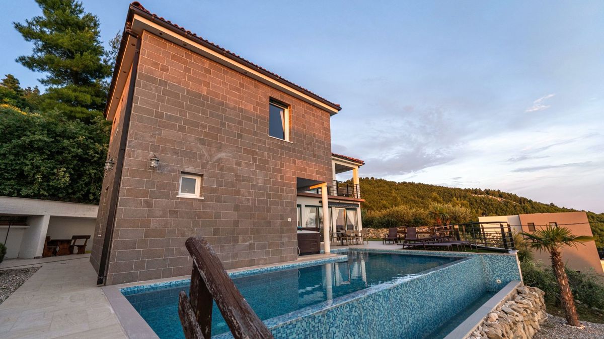 Due belle ville con vista panoramica sul mare