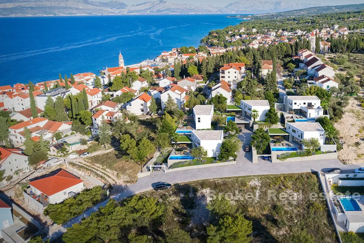 Villa moderna di nuova costruzione con piscina