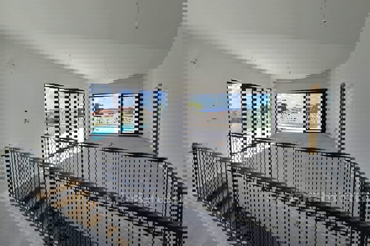 Ville moderne con vista mare