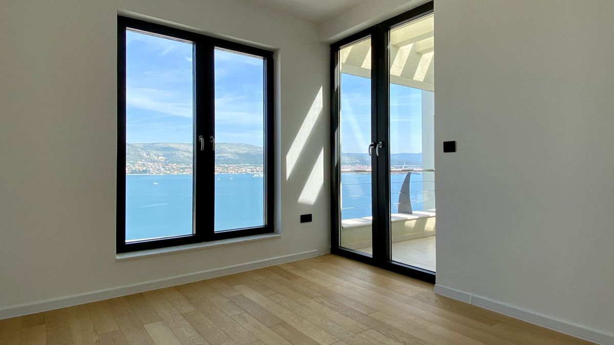 Villa moderna con vista panoramica sul mare