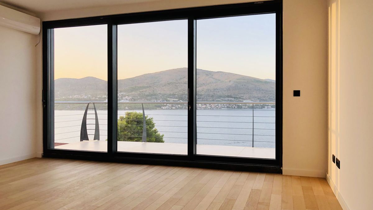 Villa moderna con vista panoramica sul mare