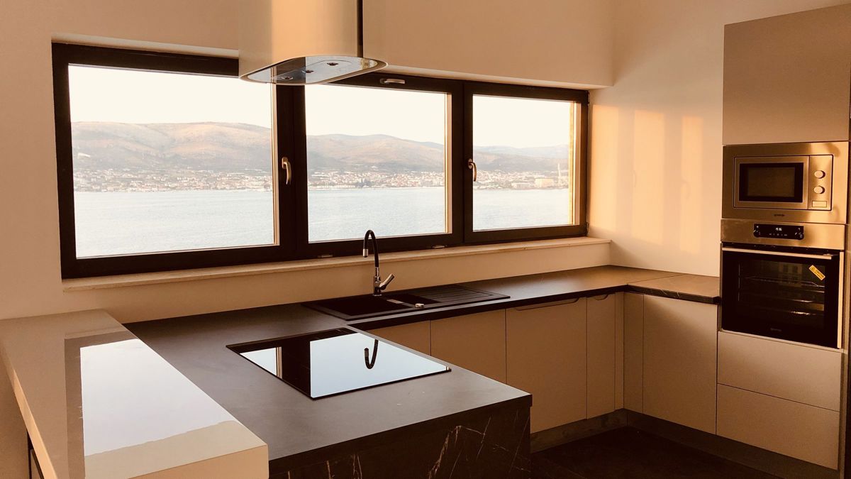 Villa moderna con vista panoramica sul mare