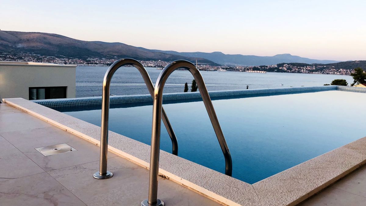 Villa moderna con vista panoramica sul mare