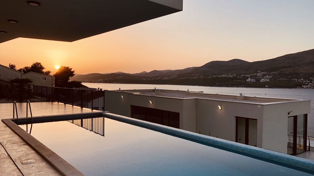 Villa moderna con vista panoramica sul mare