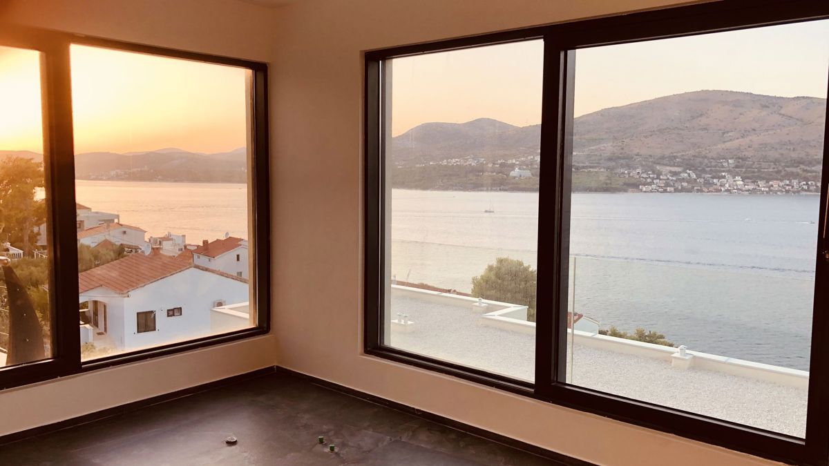 Villa moderna con vista panoramica sul mare