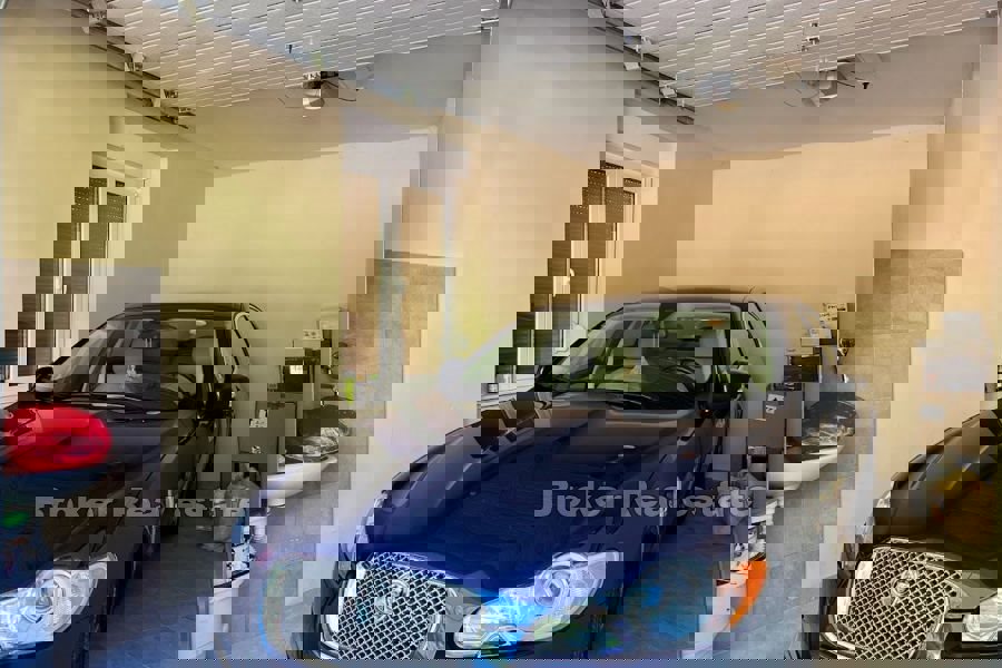 Esclusivo appartamento in villa con vista mare