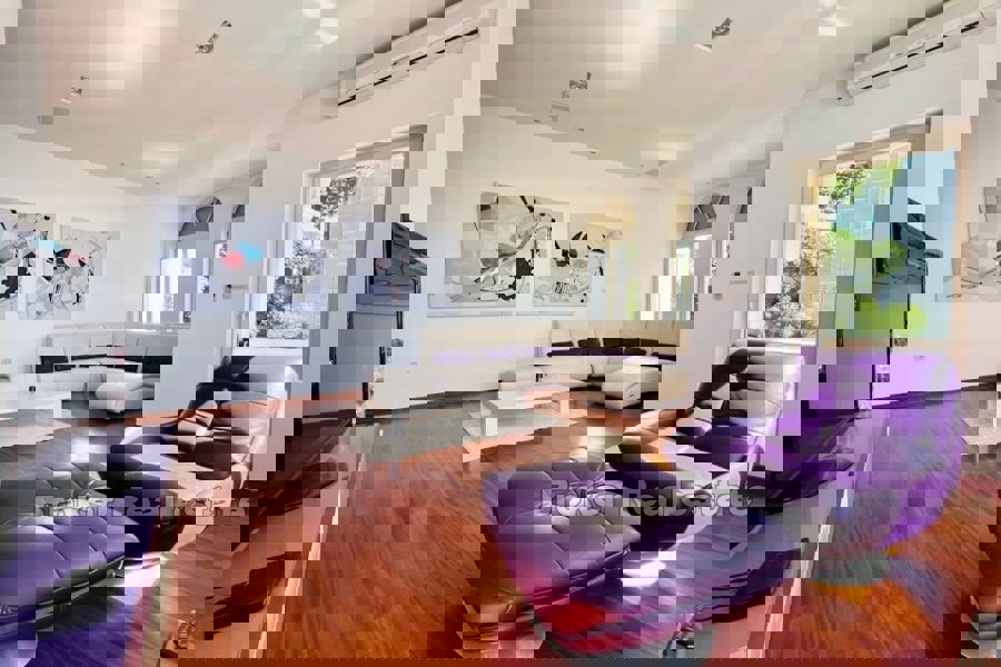 Esclusivo appartamento in villa con vista mare