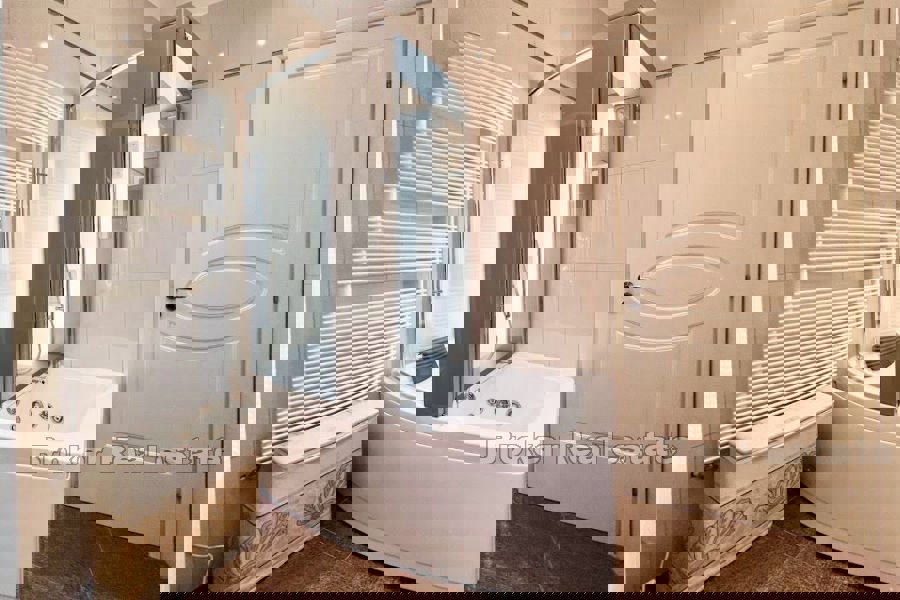 Esclusivo appartamento in villa con vista mare