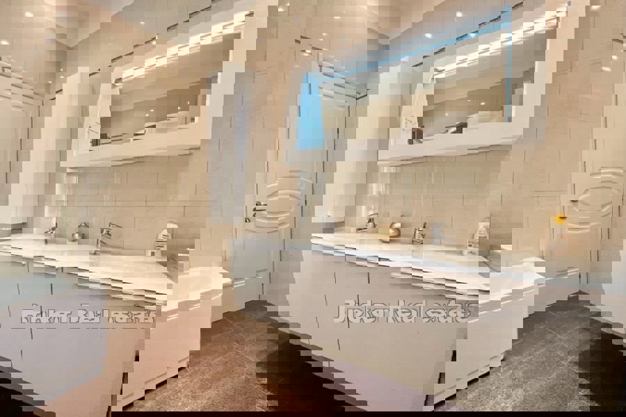 Esclusivo appartamento in villa con vista mare