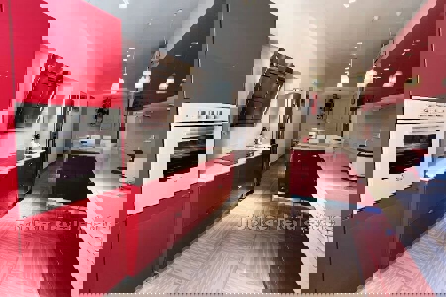 Esclusivo appartamento in villa con vista mare