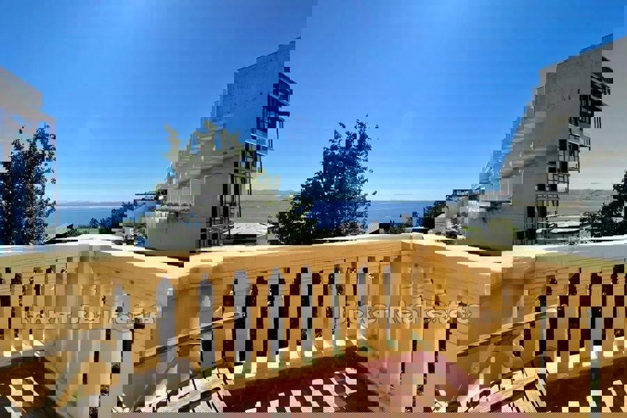 Esclusivo appartamento in villa con vista mare