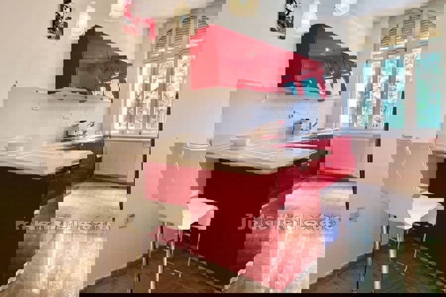 Esclusivo appartamento in villa con vista mare