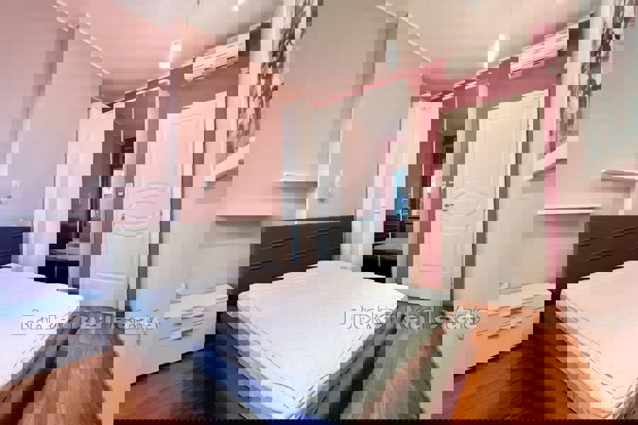 Esclusivo appartamento in villa con vista mare