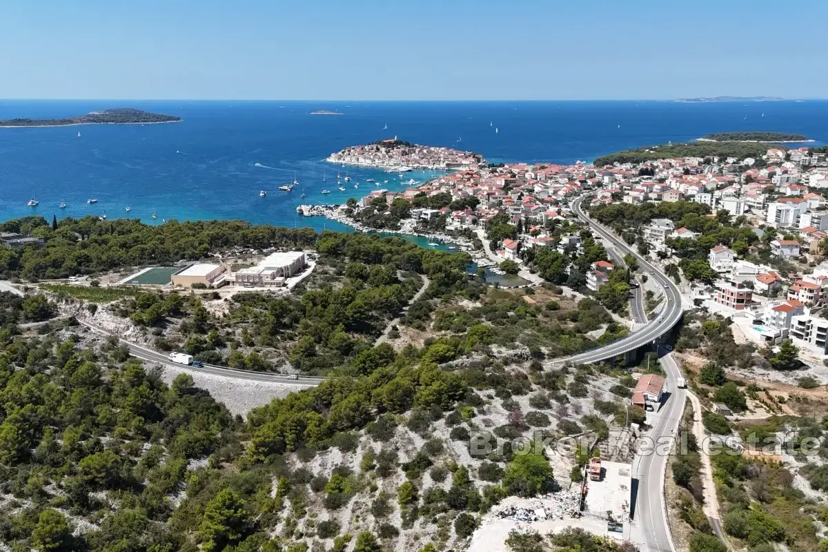 Attico di lusso in un nuovo complesso con vista mare