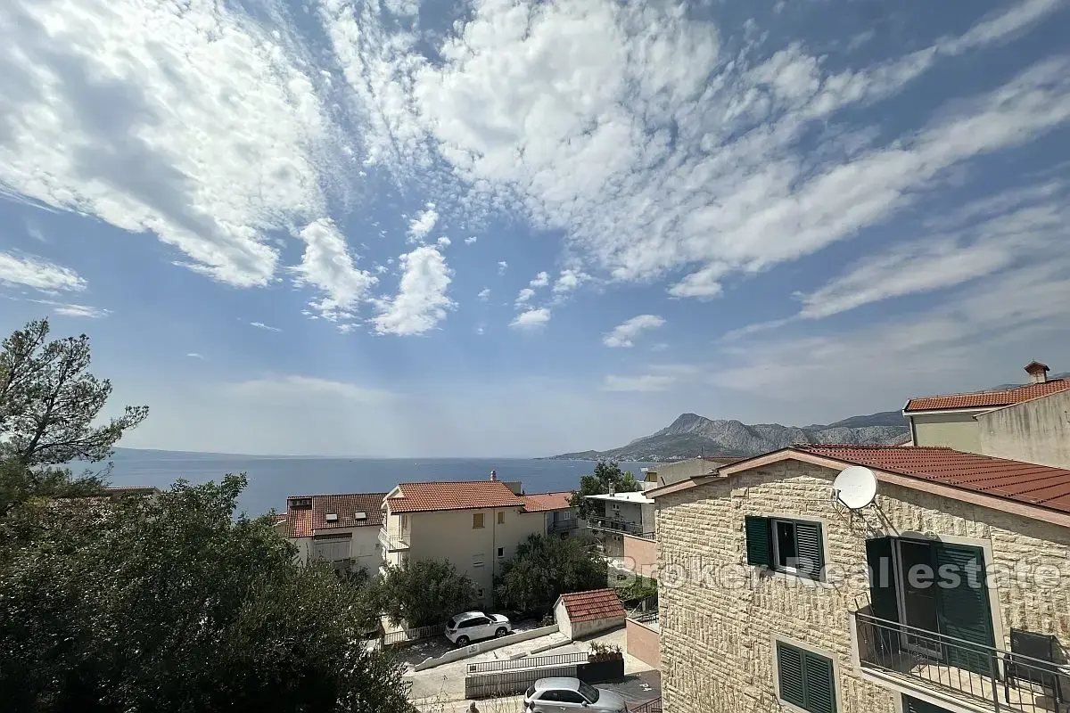 Casa con appartamenti con vista mare