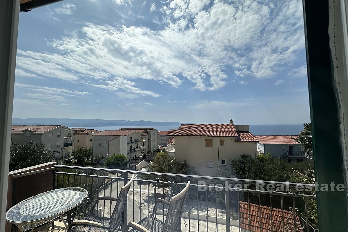 Casa con appartamenti con vista mare