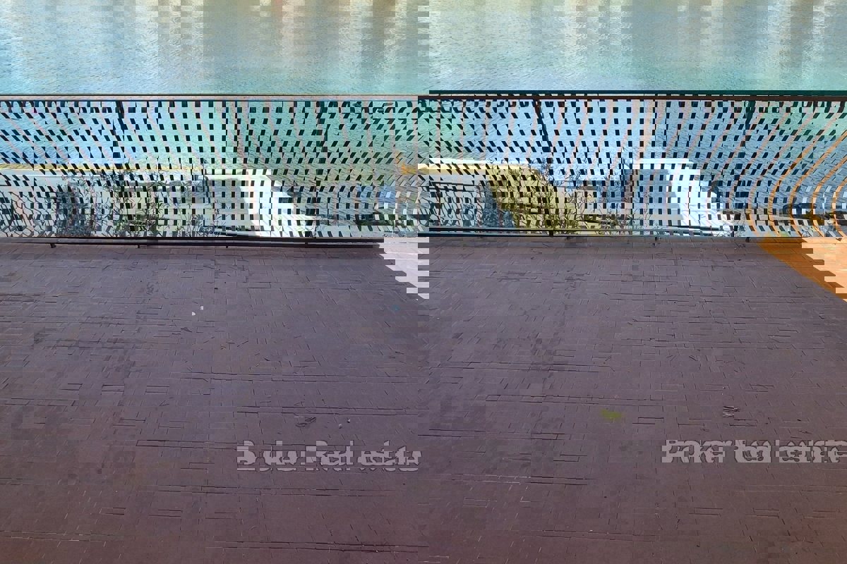 Casa per adattamento in prima fila sul mare