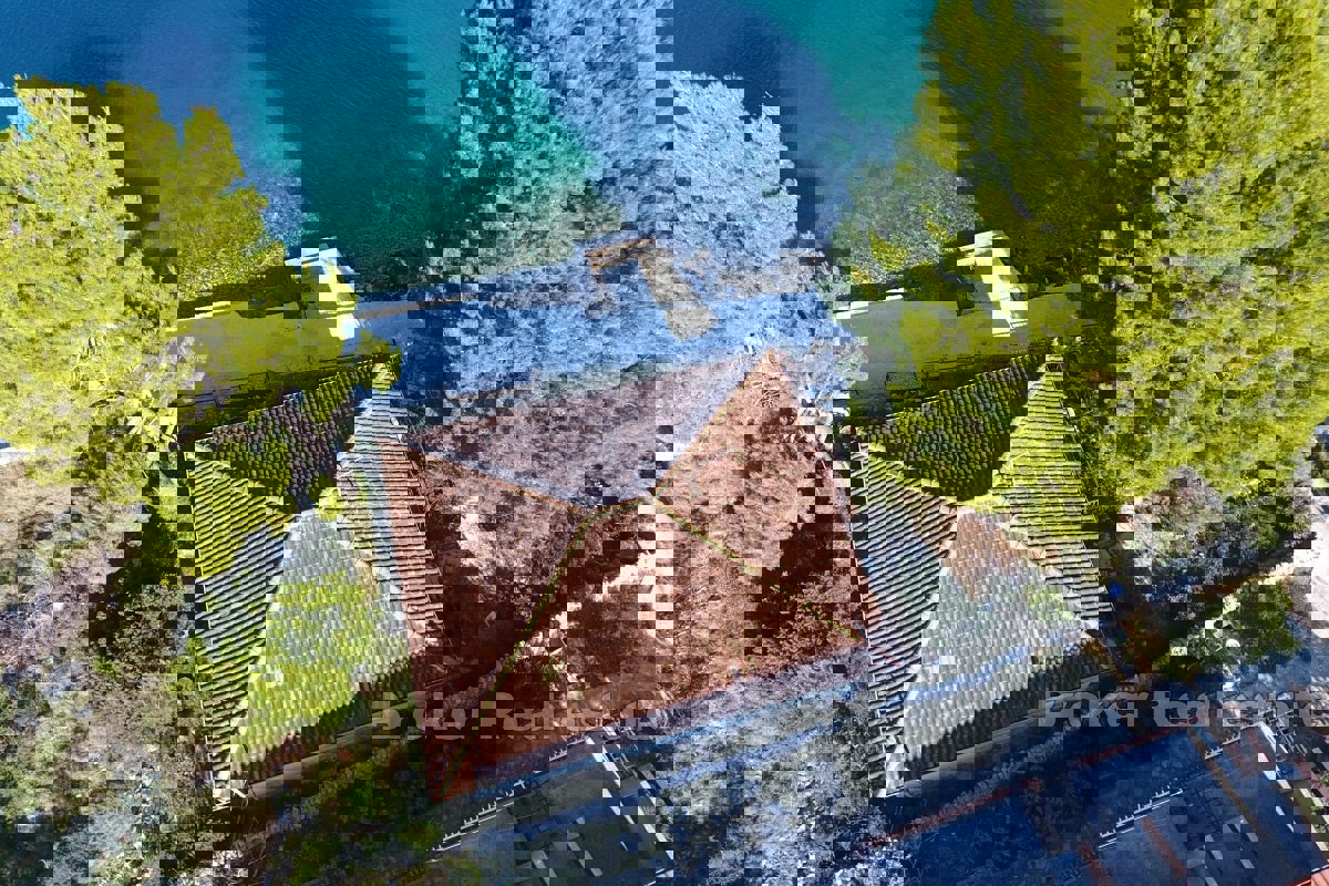 Casa per adattamento in prima fila sul mare