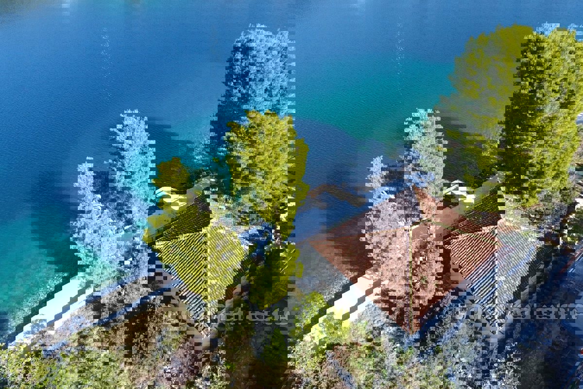 Casa per adattamento in prima fila sul mare