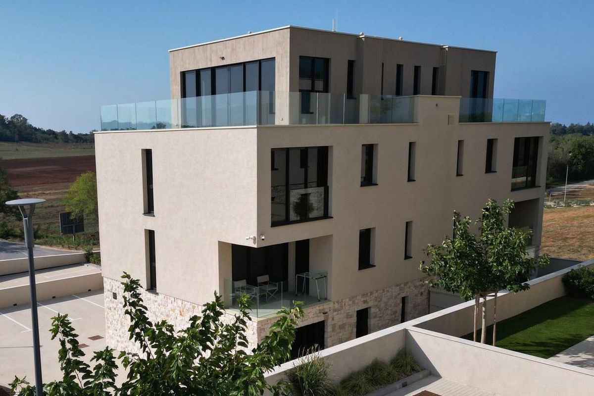 Bellissimo appartamento con due camere da letto in un nuovo edificio all'interno di un resort di lusso