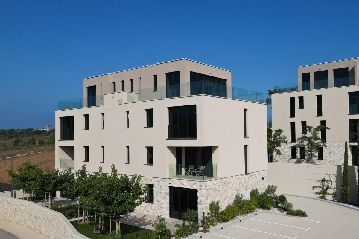 Bellissimo appartamento con due camere da letto in un nuovo edificio all'interno di un resort di lusso