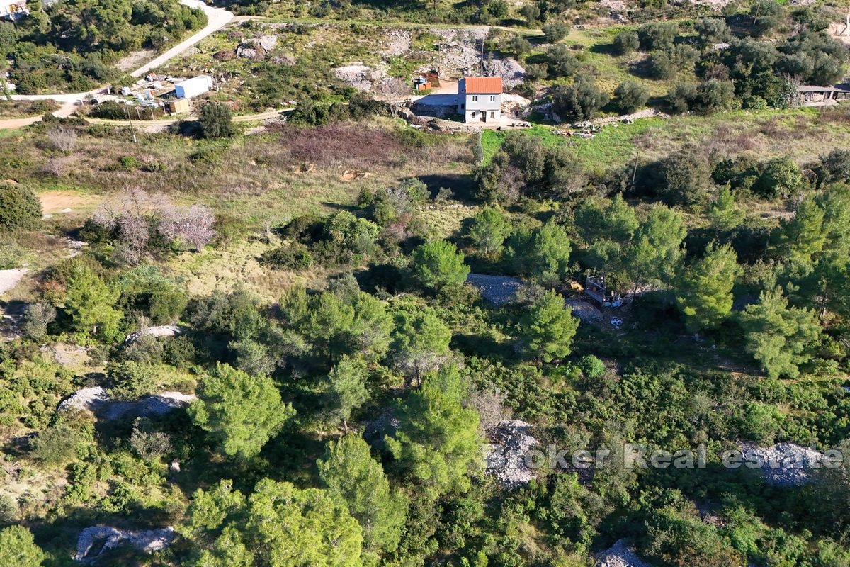 Terreno edificabile in posizione tranquilla vicino al mare