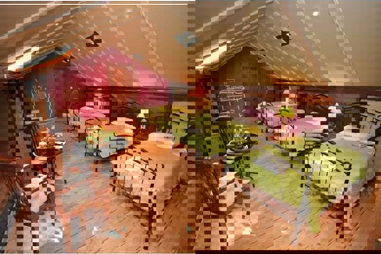 Hotel / villa, in vendita