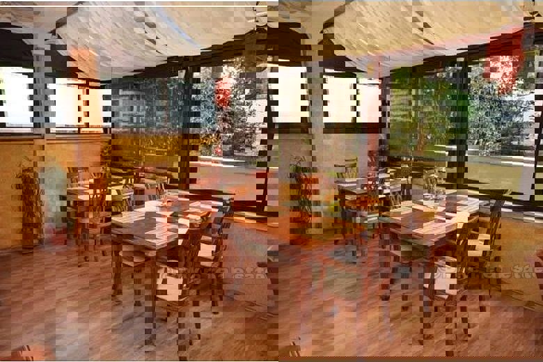 Hotel / villa, in vendita