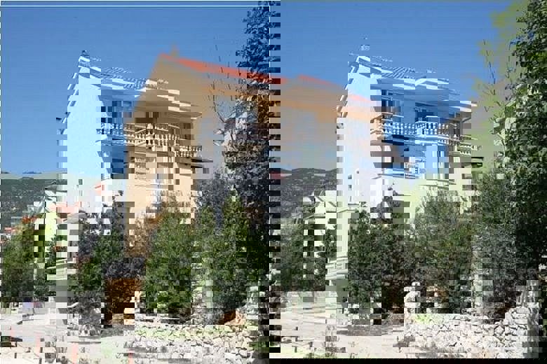 Hotel / villa, in vendita