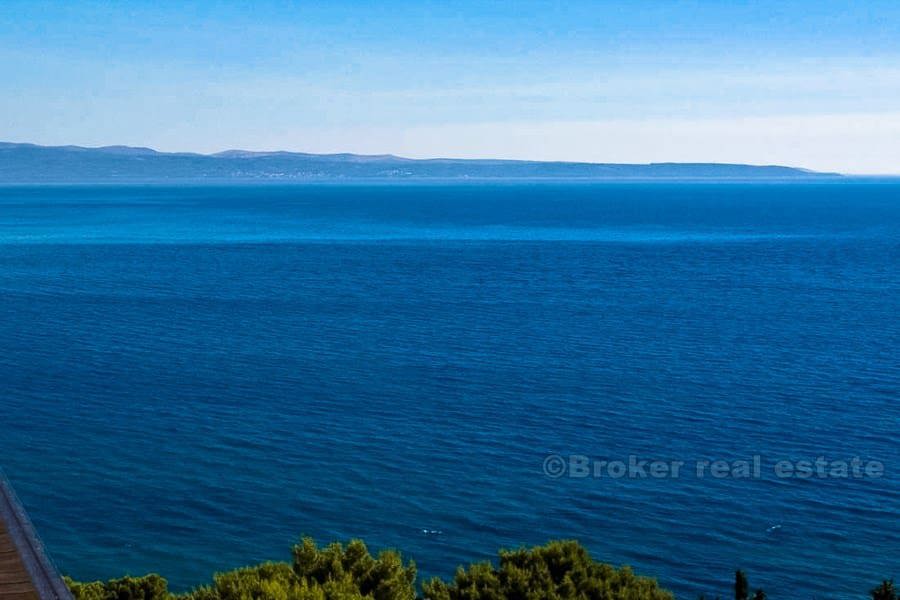 Terreno edificabile con vista mare, vicino alla spiaggia, in vendita