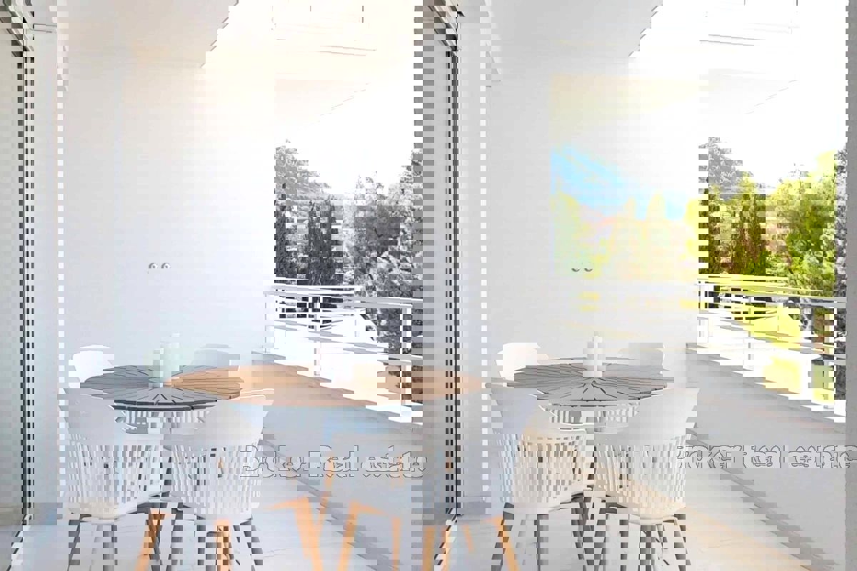 Appartamento moderno con ampia terrazza e vista panoramica