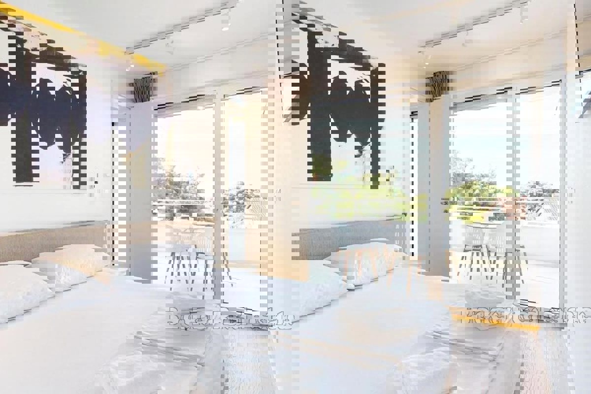 Appartamento moderno con ampia terrazza e vista panoramica