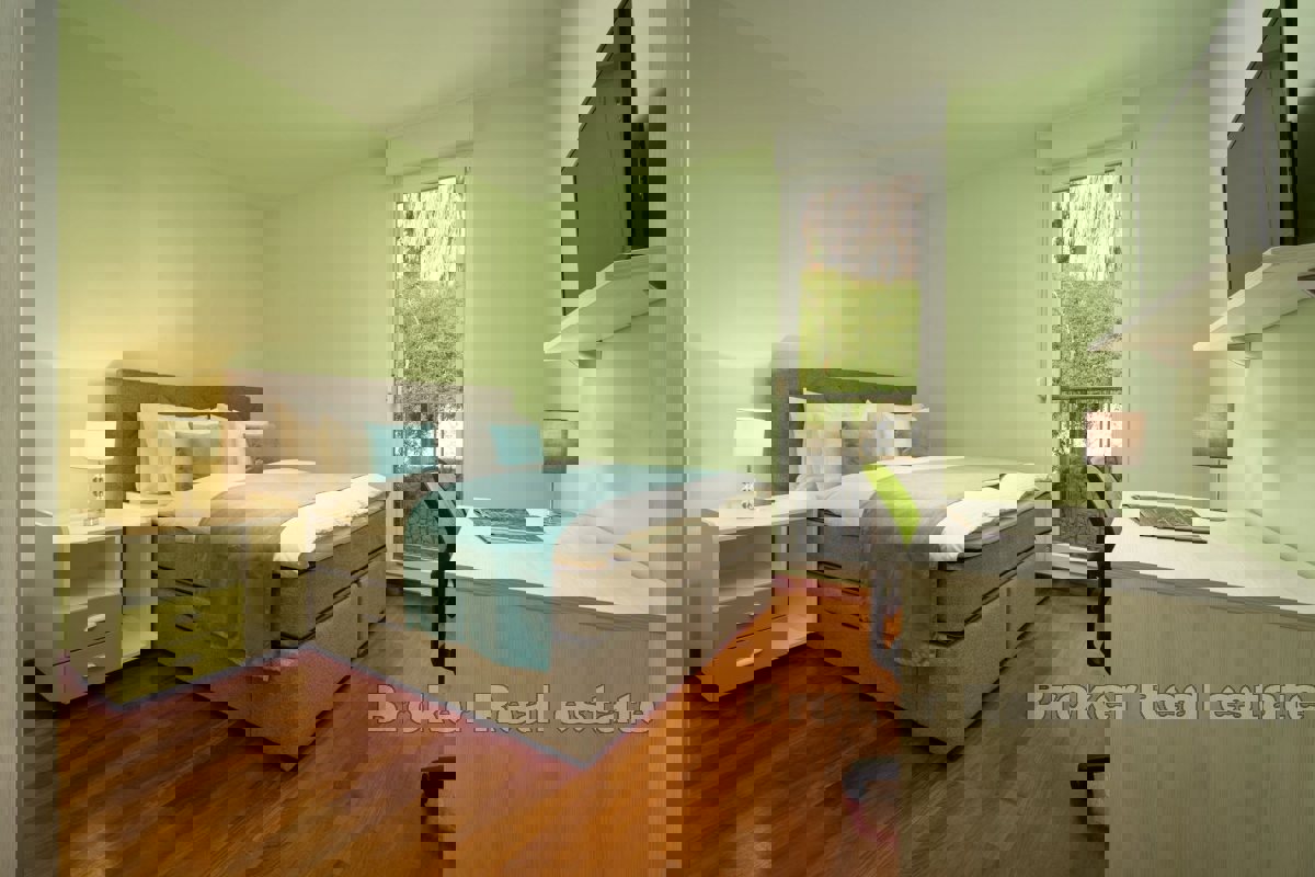 Bellissimo appartamento con tre camere da letto con vista mare