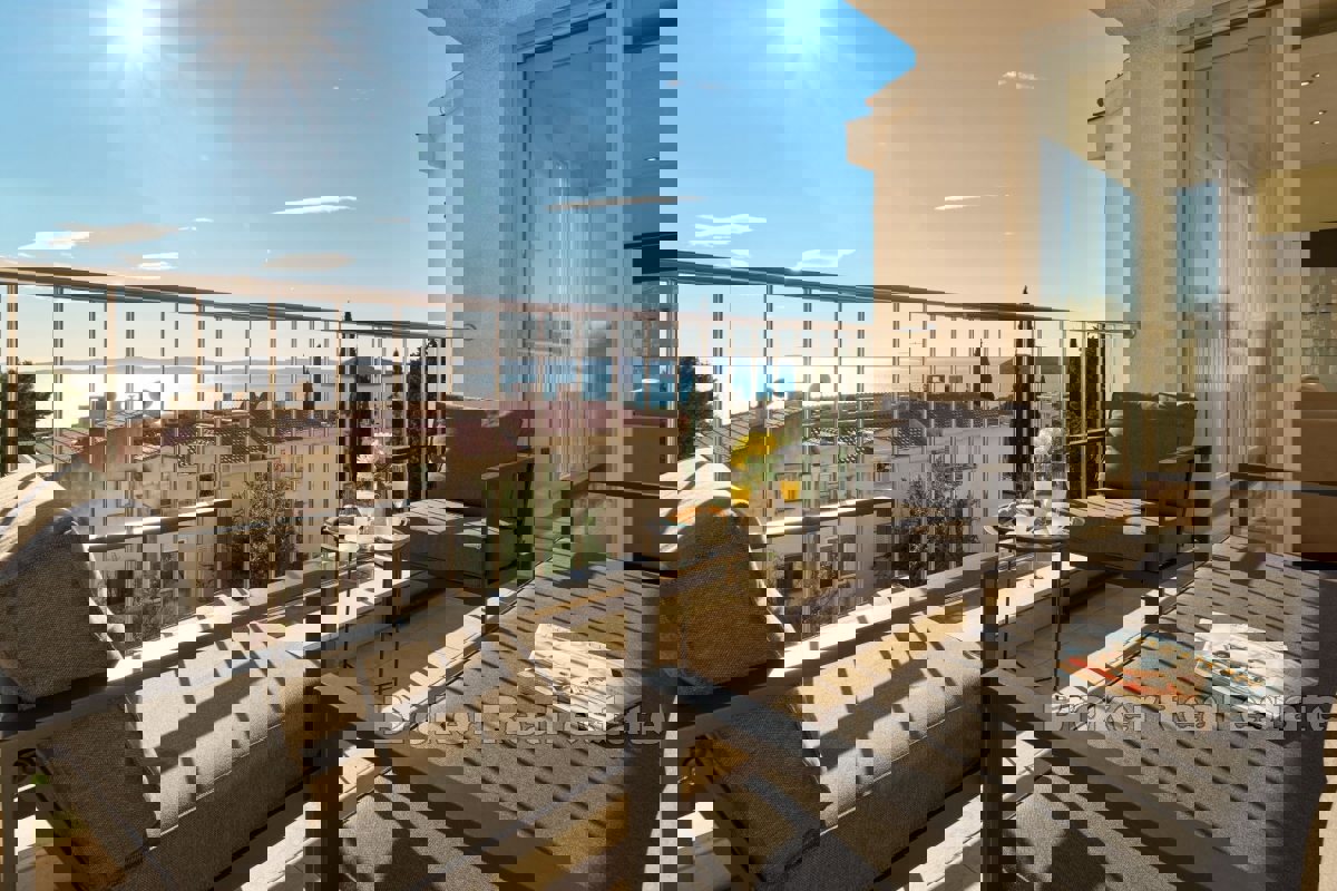 Bellissimo appartamento con tre camere da letto con vista mare