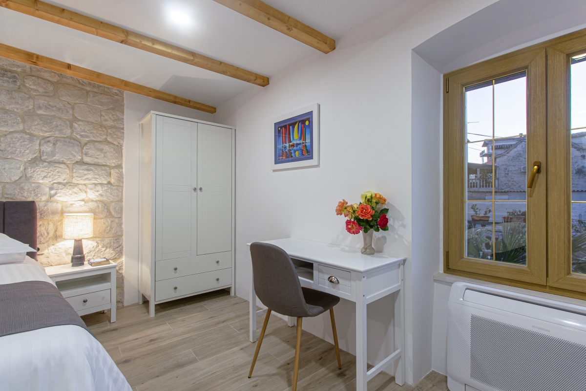 Autentica casa in pietra dal design moderno