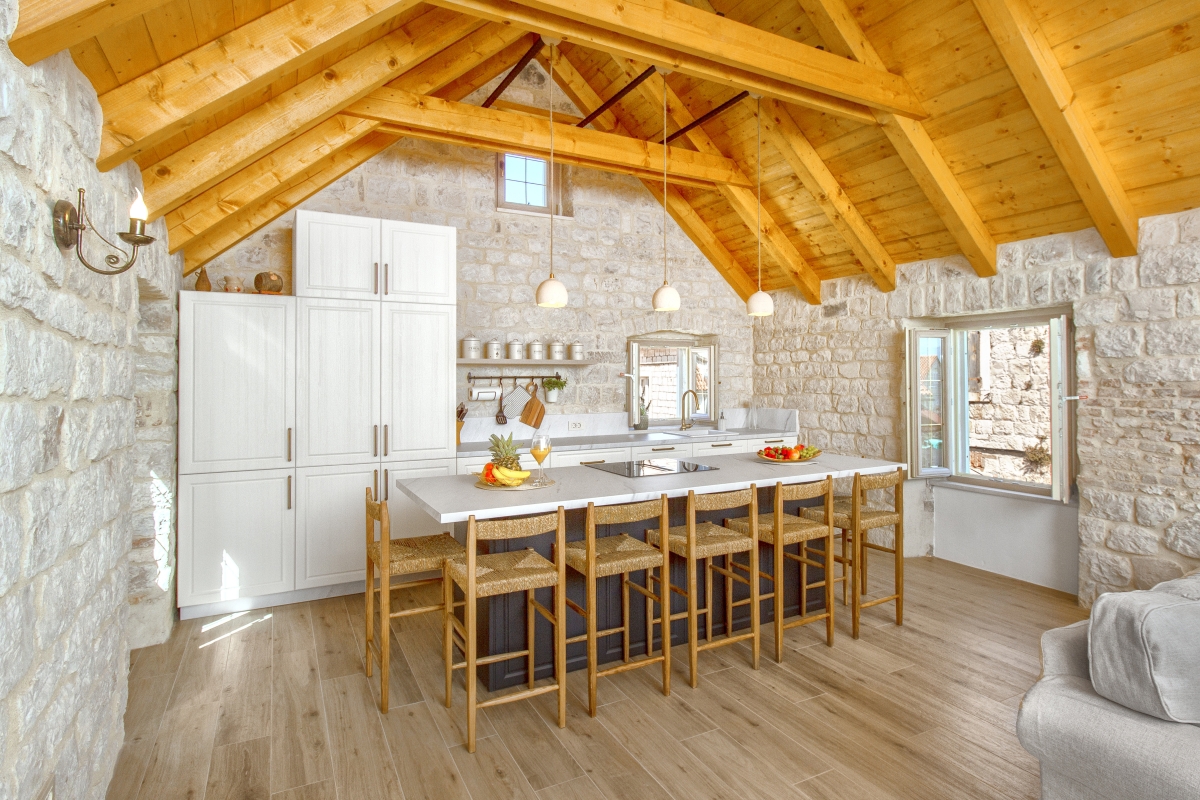 Autentica casa in pietra dal design moderno