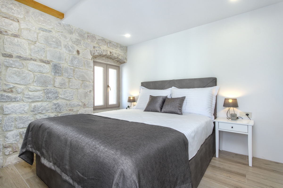 Autentica casa in pietra dal design moderno