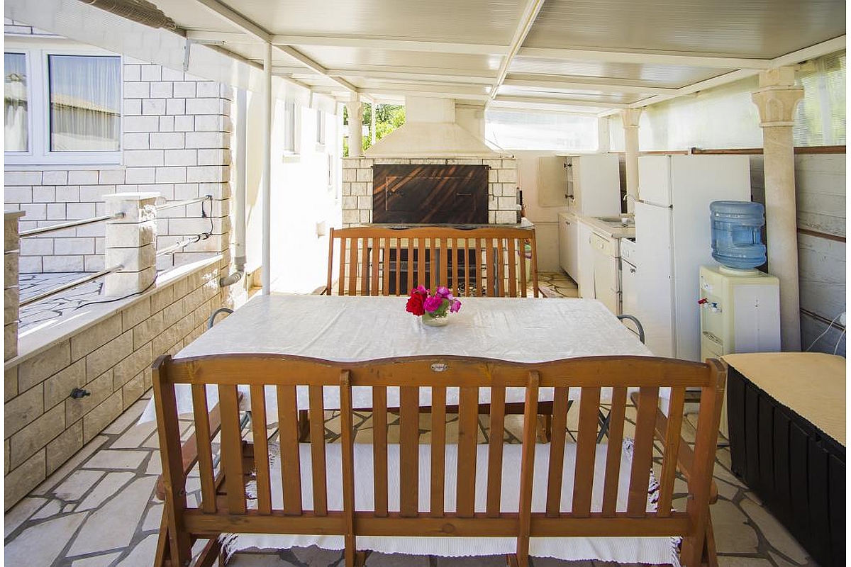 Casa di famiglia in pietra adatta al turismo