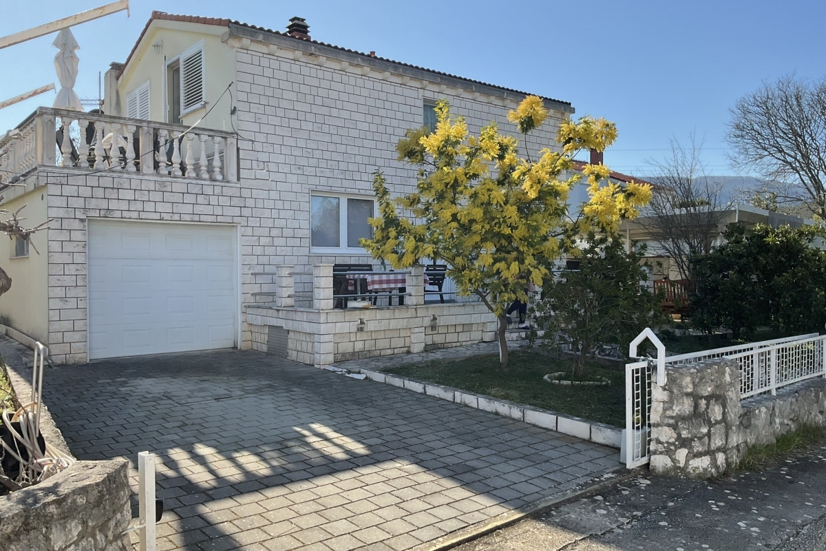 Casa di famiglia in pietra adatta al turismo