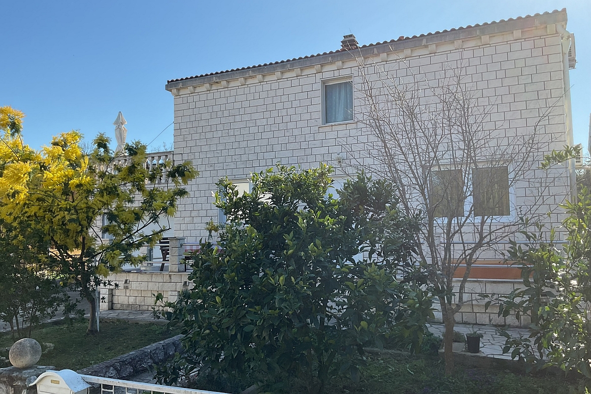 Casa di famiglia in pietra adatta al turismo