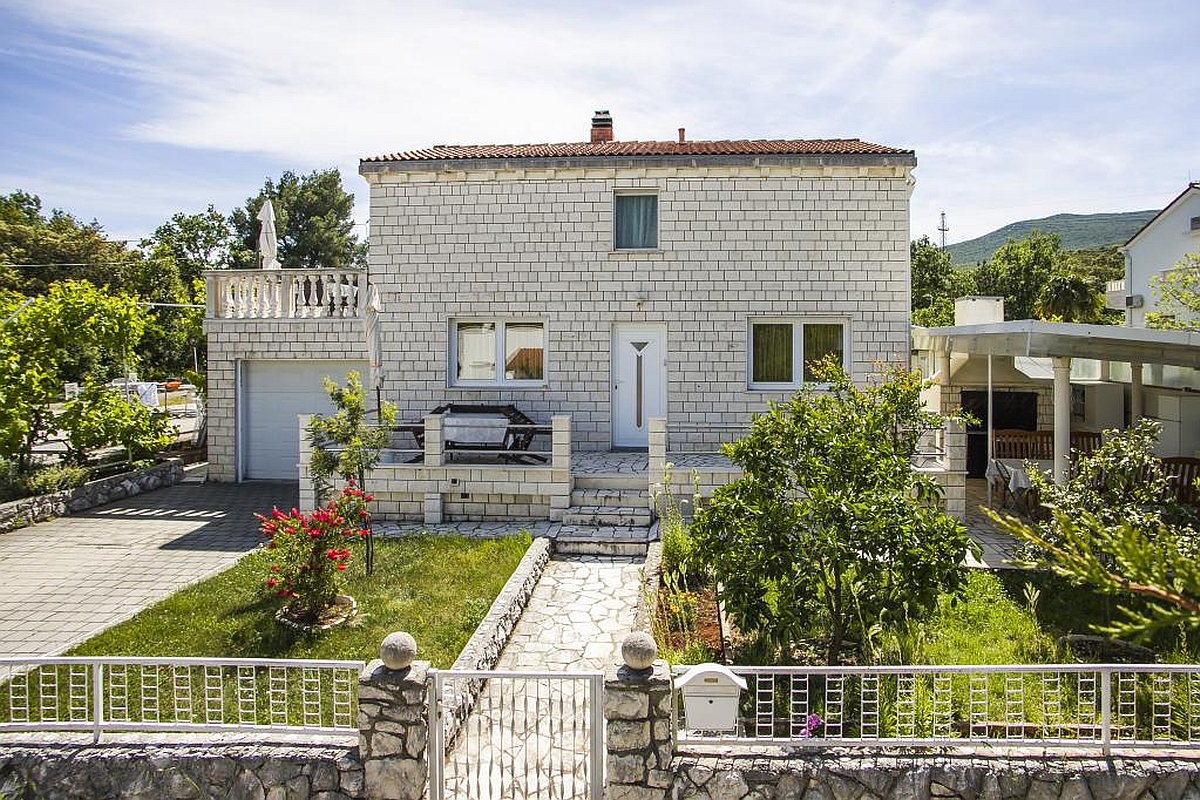 Casa di famiglia in pietra adatta al turismo