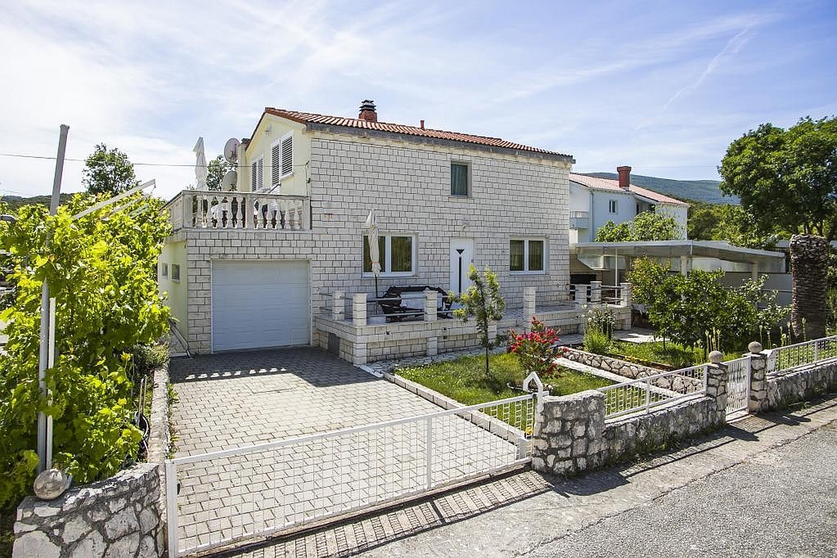 Casa di famiglia in pietra adatta al turismo